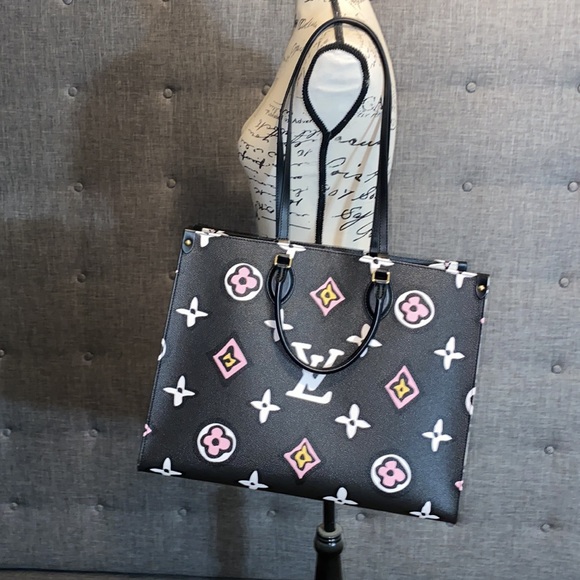 Louis Vuitton OnTheGo Wild At Heart GM Bag - Picture 16 of 16